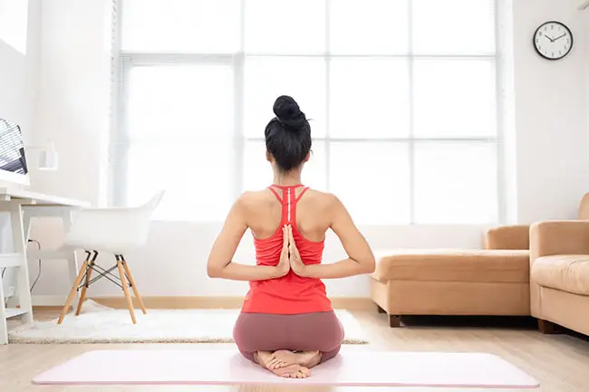yoga in solitaria