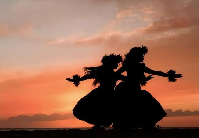donne hawaiane danzano